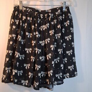 Atmosphere Junior's Black and Creme Flared Skirt Size Small